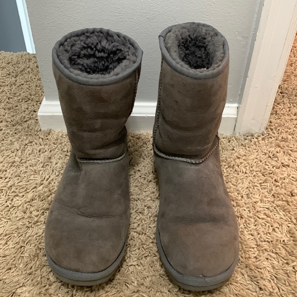 Women’s gray short UGG boots size 8